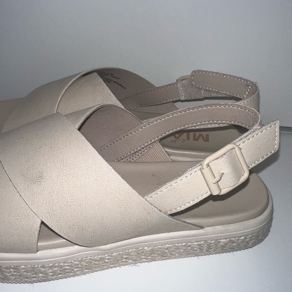 Mia- cream sandals - Picture 2 of 7